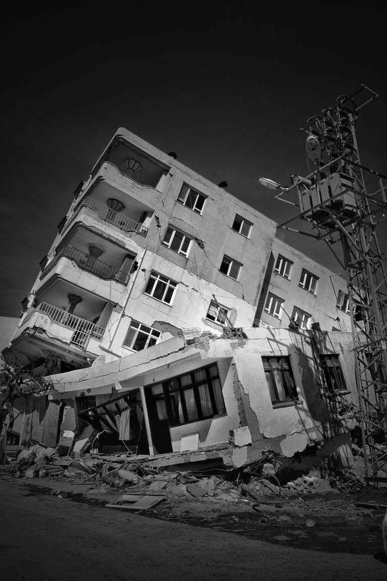 Does Renters Insurance Cover Earthquakes? Coverage, Costs, and Deductibles
