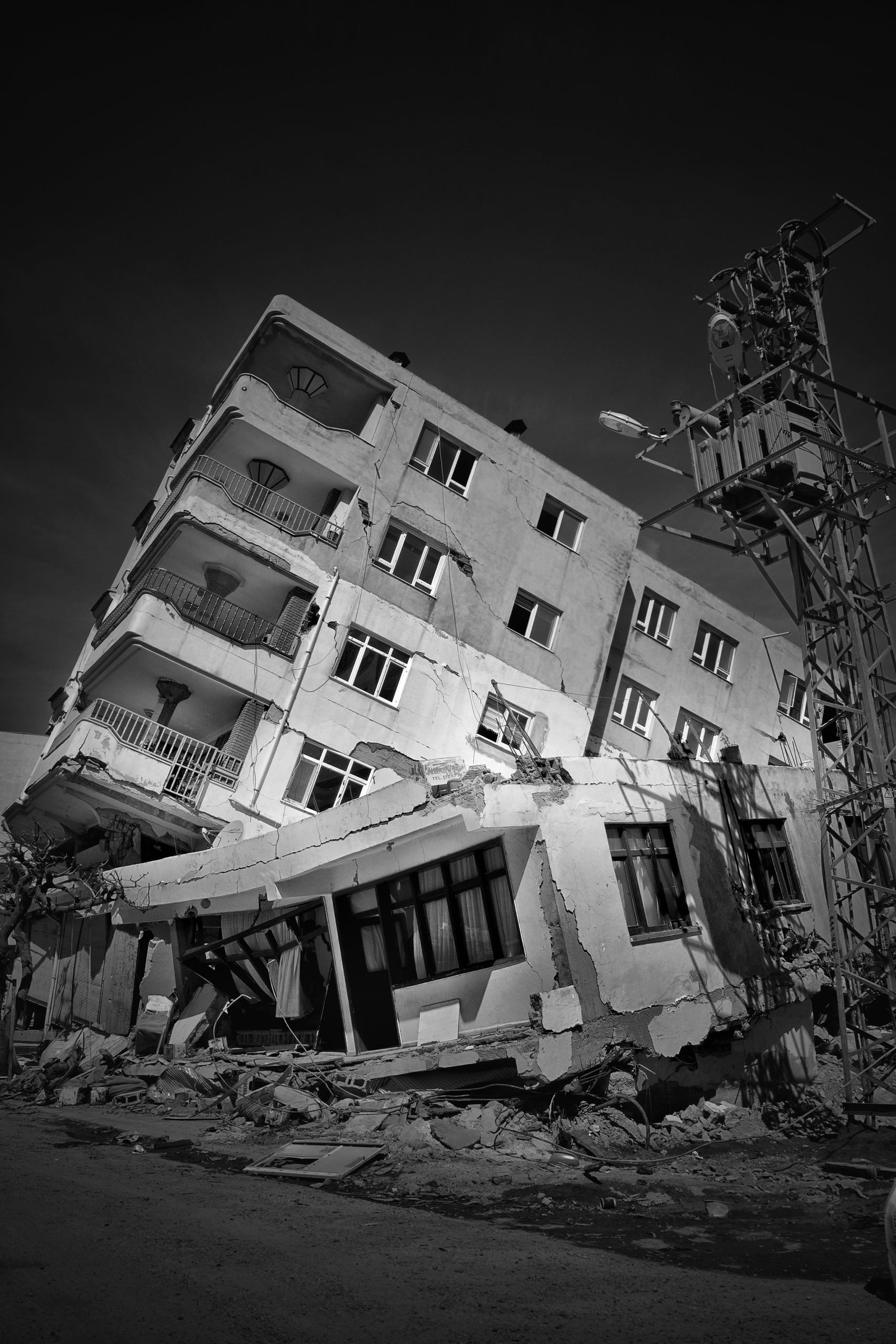 Does Renters Insurance Cover Earthquakes? Coverage, Costs, and Deductibles