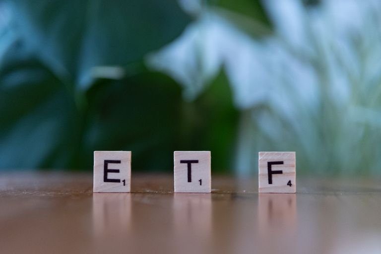 Bond Ladder ETF: How It Works, Benefits, Risks, and Examples