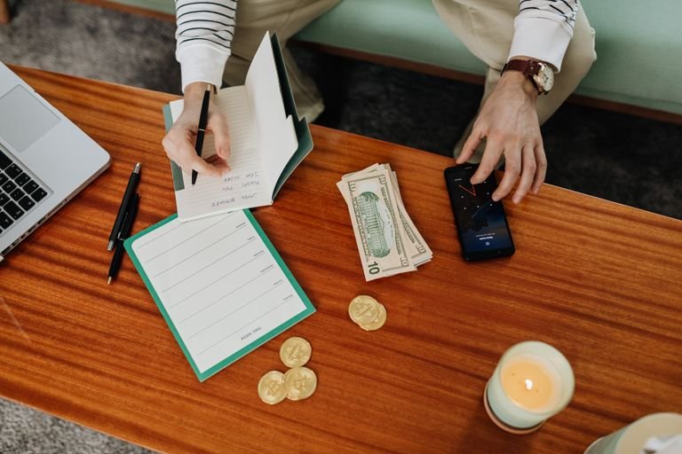 15 Examples of Financial Goals and How to Achieve Them