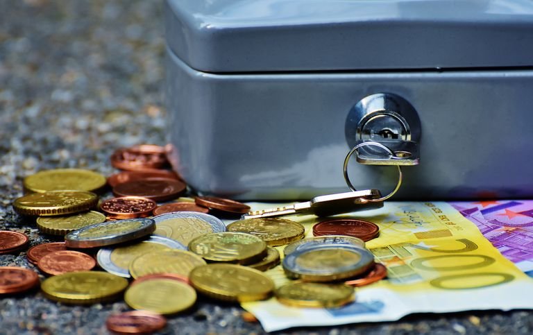 Money Market Account vs. CD: Which Is Better for Your Savings