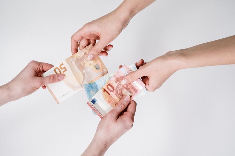 ACH vs Wire Transfer: Key Differences in Speed, Cost and Security