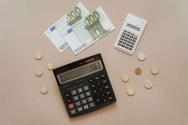 Compound Interest vs. Simple Interest: Key Differences and Examples