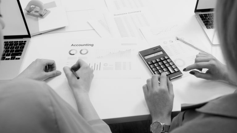 Financial Advisor vs Accountant: Which One Do You Need?