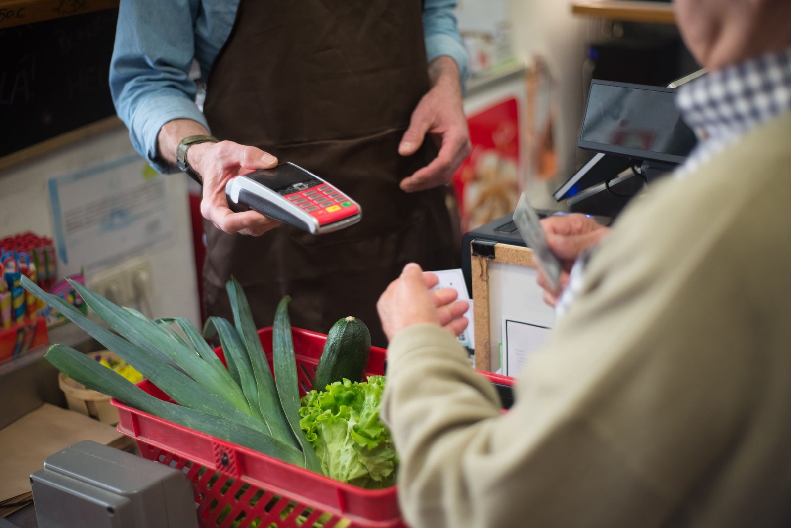 How Much Should I Spend on Groceries? A Practical Monthly Guide