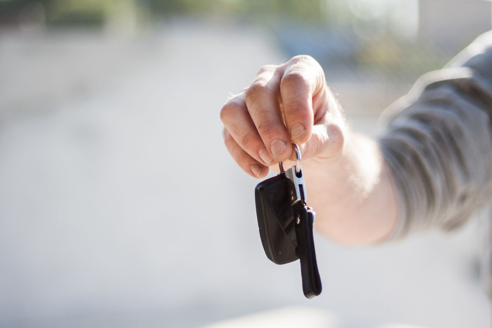 Lease vs. Buy Car: Which Option Costs Less in 2026?