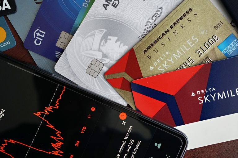 Line of Credit vs. Credit Card: Key Differences and Which to Choose