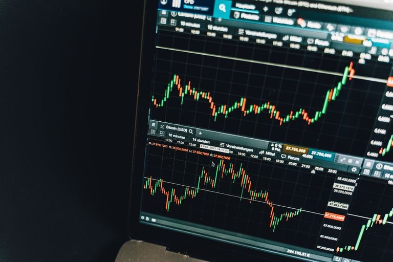 Market Order vs. Limit Order: Key Differences and Examples