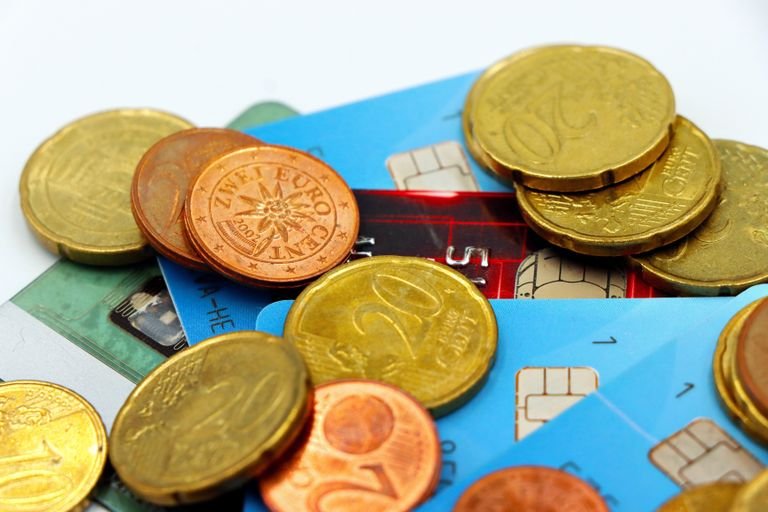 Prepaid Card vs Debit Card: Key Differences, Fees, and Which Is Better